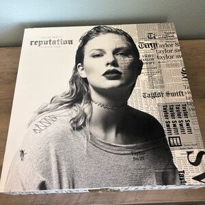 TAYLOR SWIFT REPUTATION STADIUM TOUR V.I.P. BOX SET🐍🐍🐍 INCLUDES EVERYTHING!